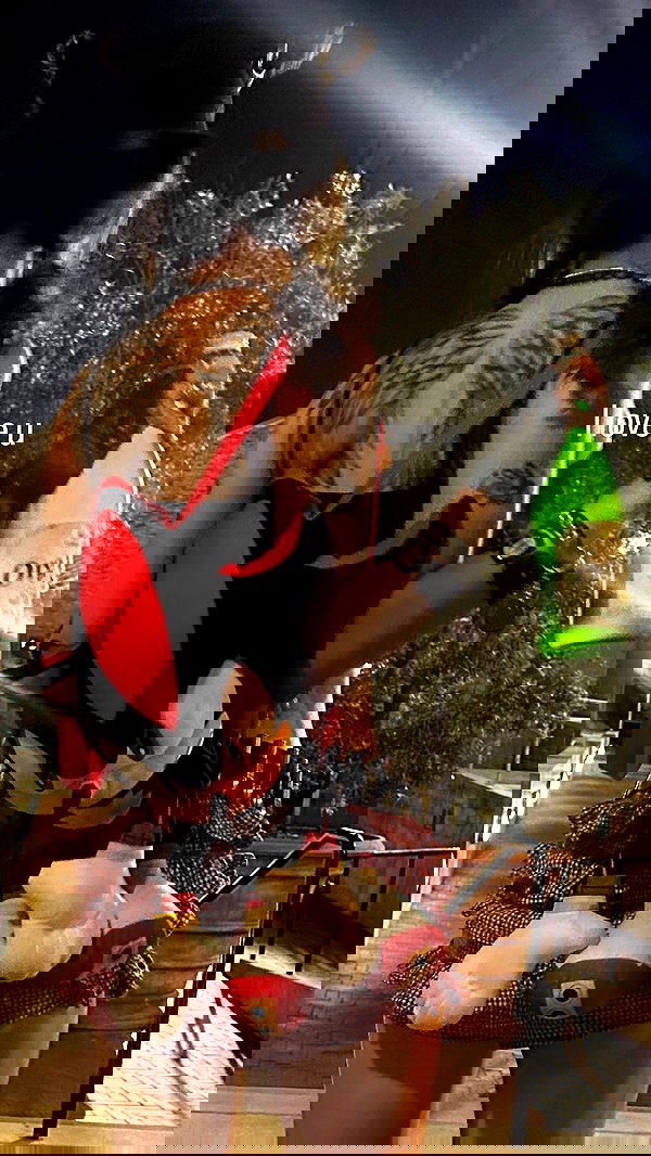 zommmbri image ~ Altpins