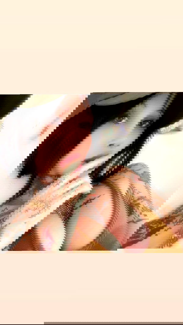 zommmbri image ~ Altpins