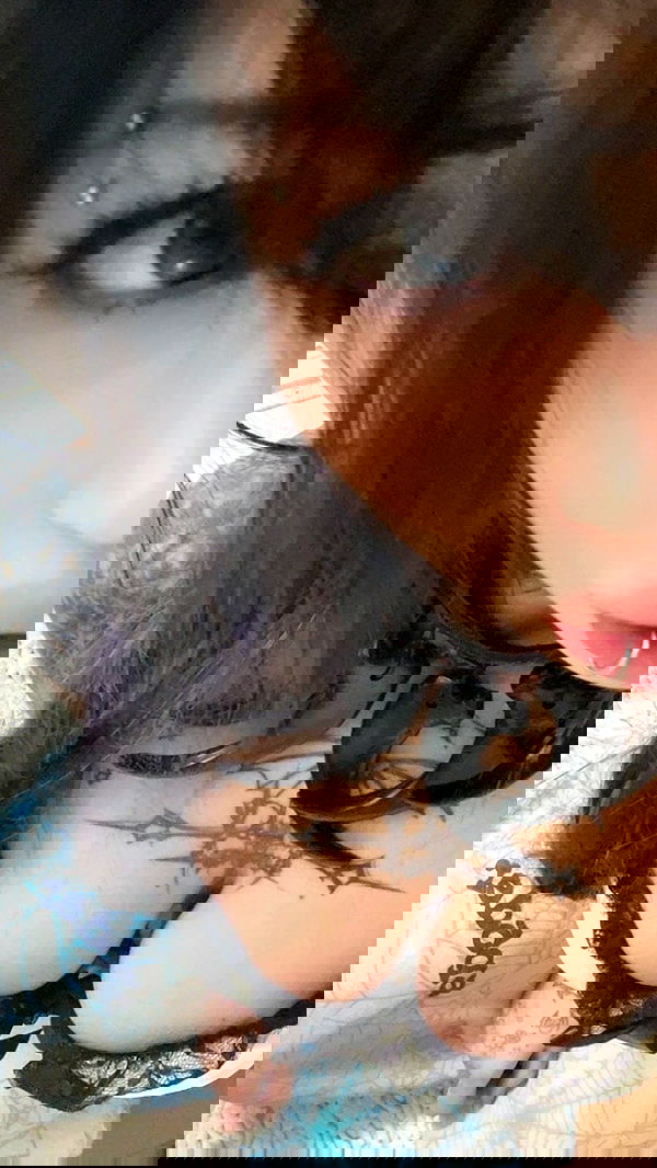 zommmbri image ~ Altpins