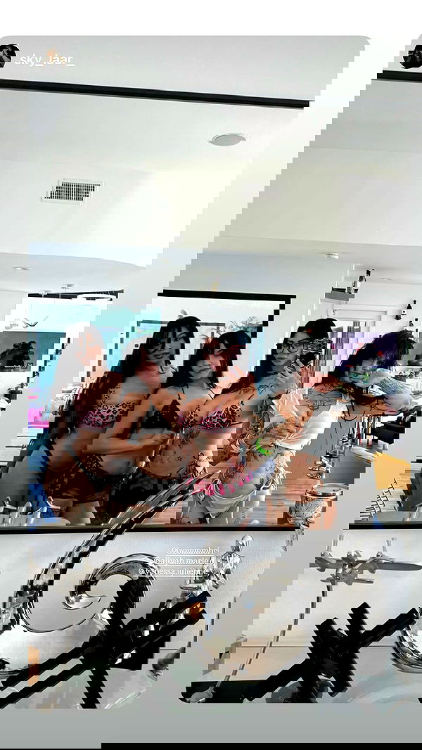 zommmbri image ~ Altpins