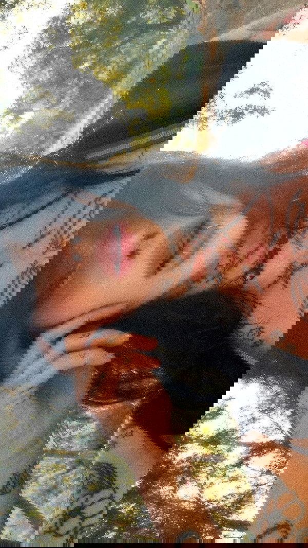 zommmbri image ~ Altpins