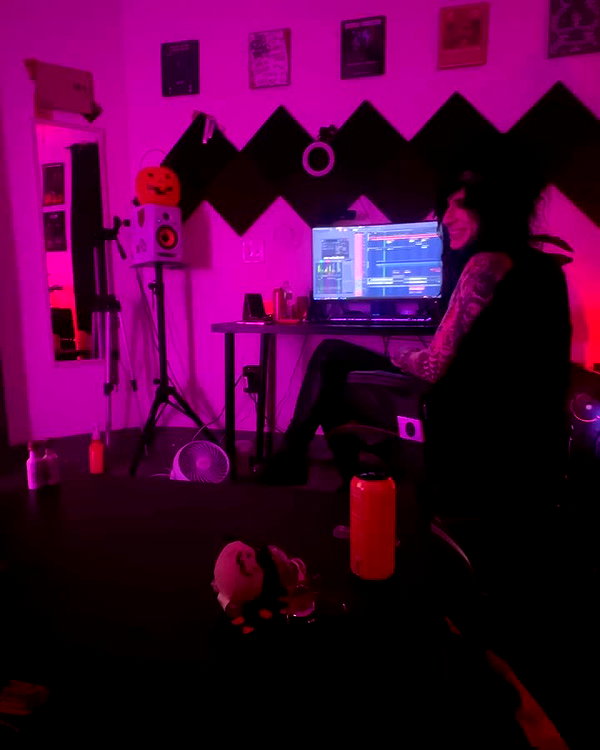 yeahimcaroline archive video preview