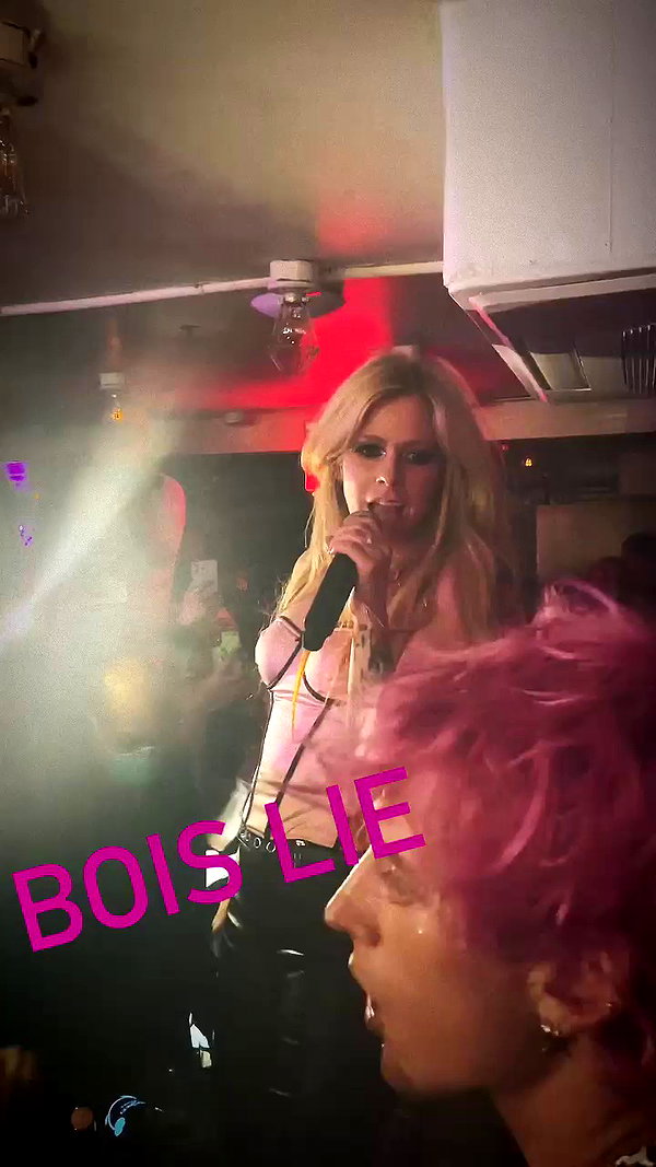 avrillavigne archive video preview