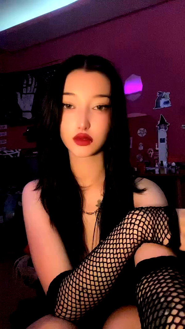 madamist_ archive video preview