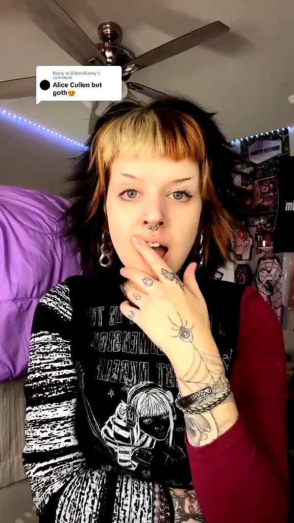 yeahimcaroline archive video preview