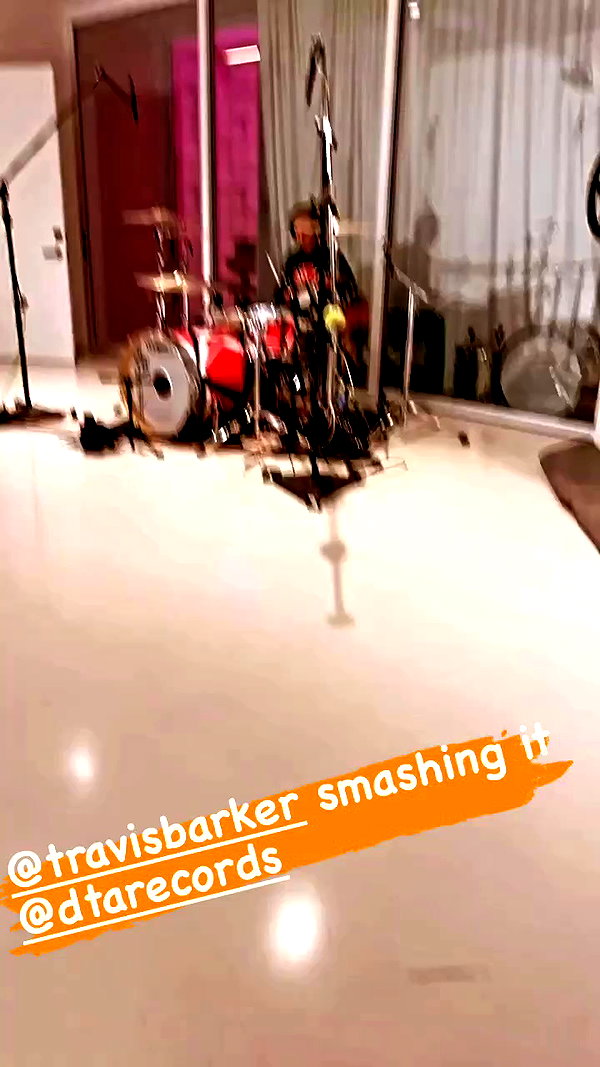 avrillavigne archive video preview