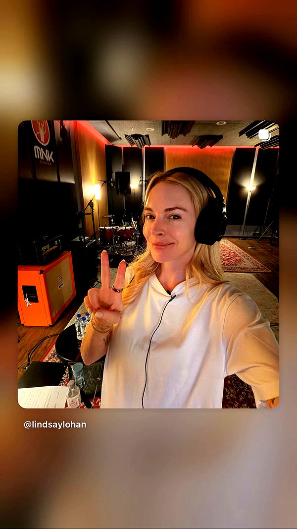 lindsaylohan archive video preview