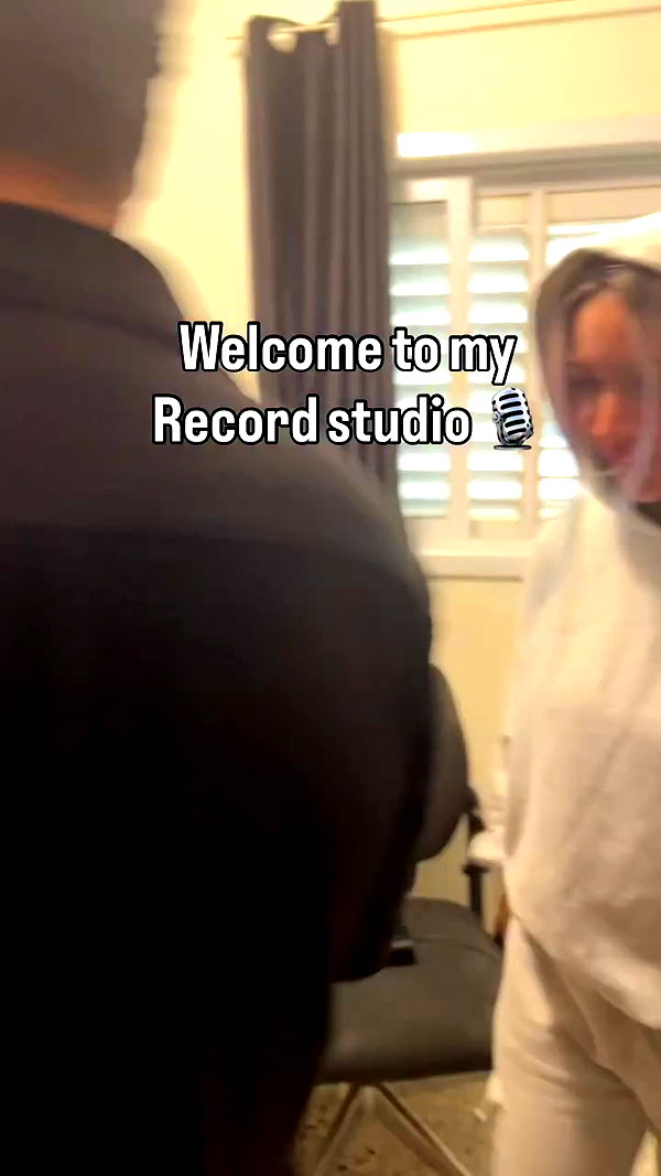 elinmaliaa archive video preview