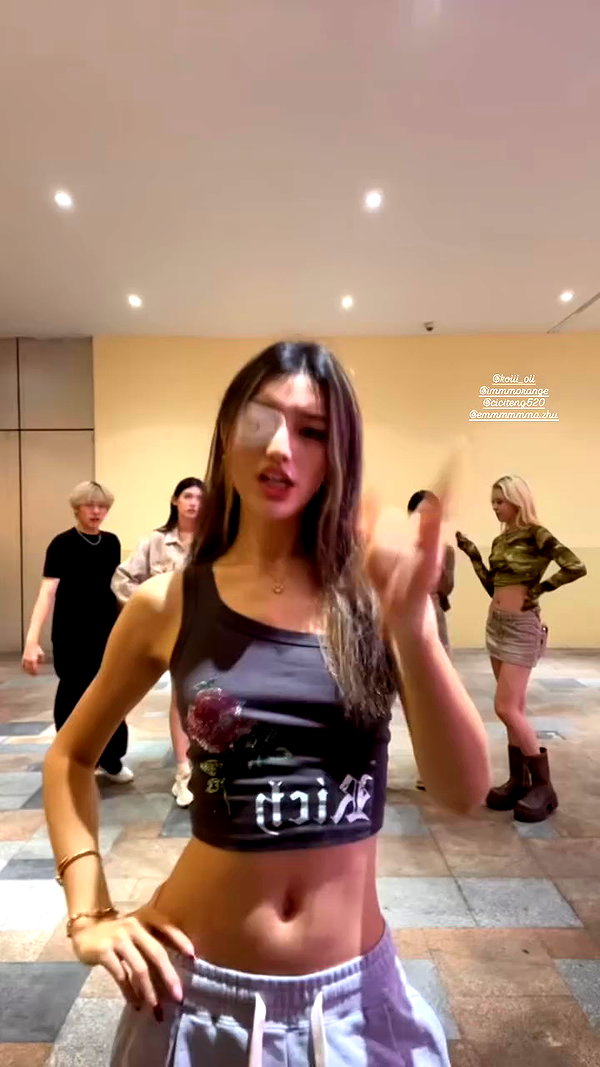 claire_is_miiii archive video preview