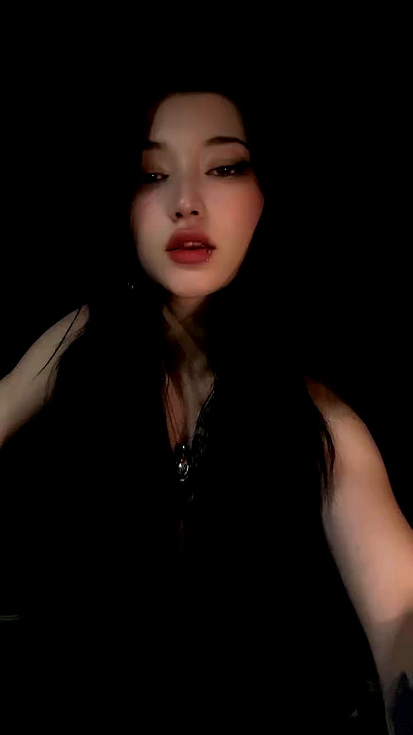 madamist_ archive video preview