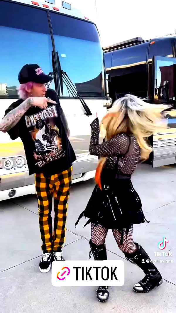 avrillavigne archive video preview