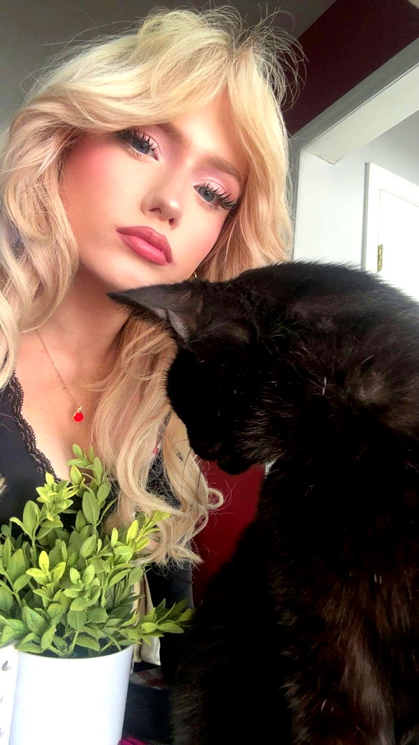 olivia.bolgerr archive video preview