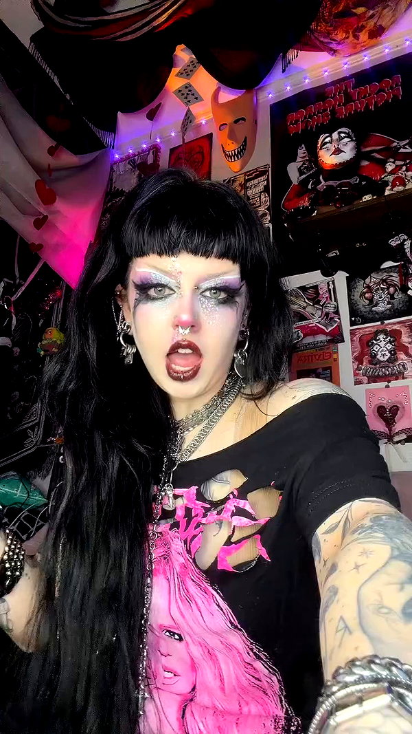 yeahimcaroline archive video preview