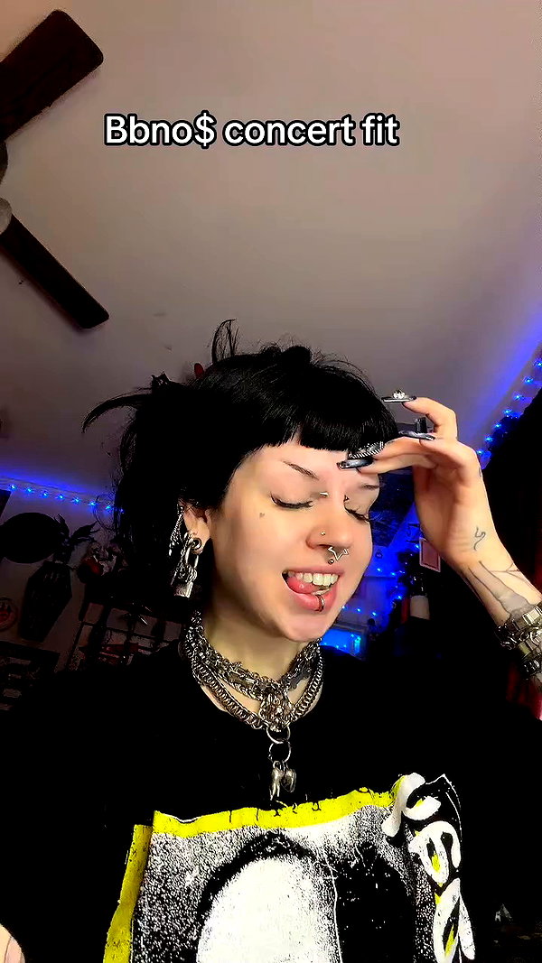 yeahimcaroline archive video preview