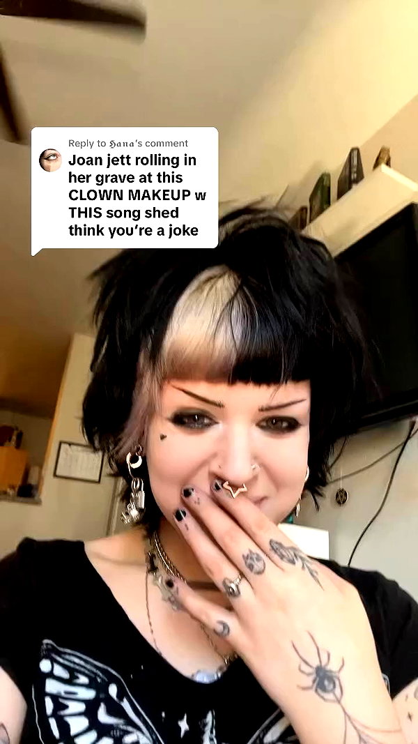 yeahimcaroline archive video preview