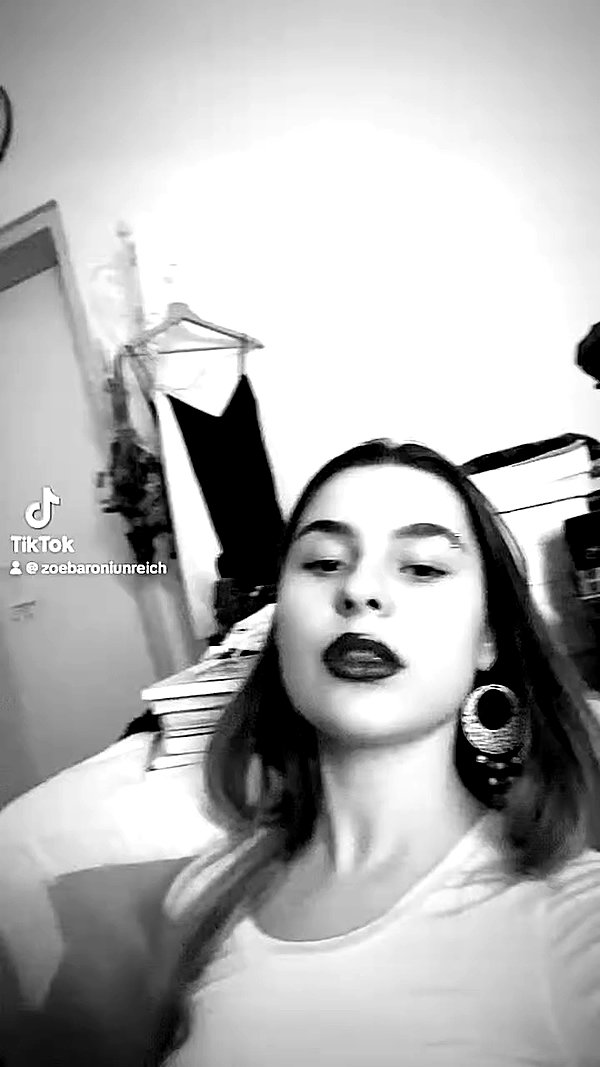 zoebaroniunreich archive video preview