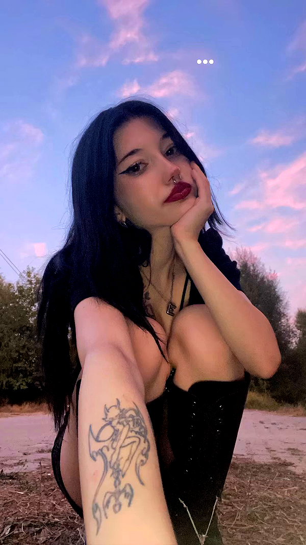madamist_ archive video preview