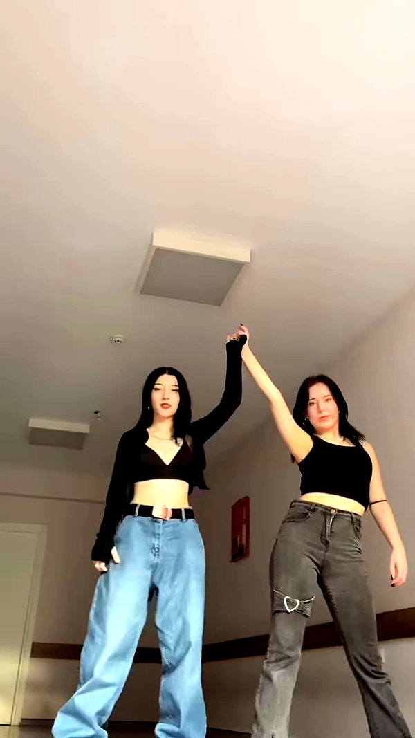 madamist_ archive video preview