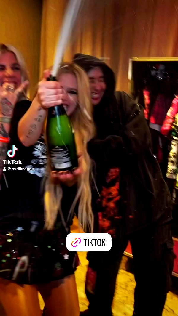 avrillavigne archive video preview