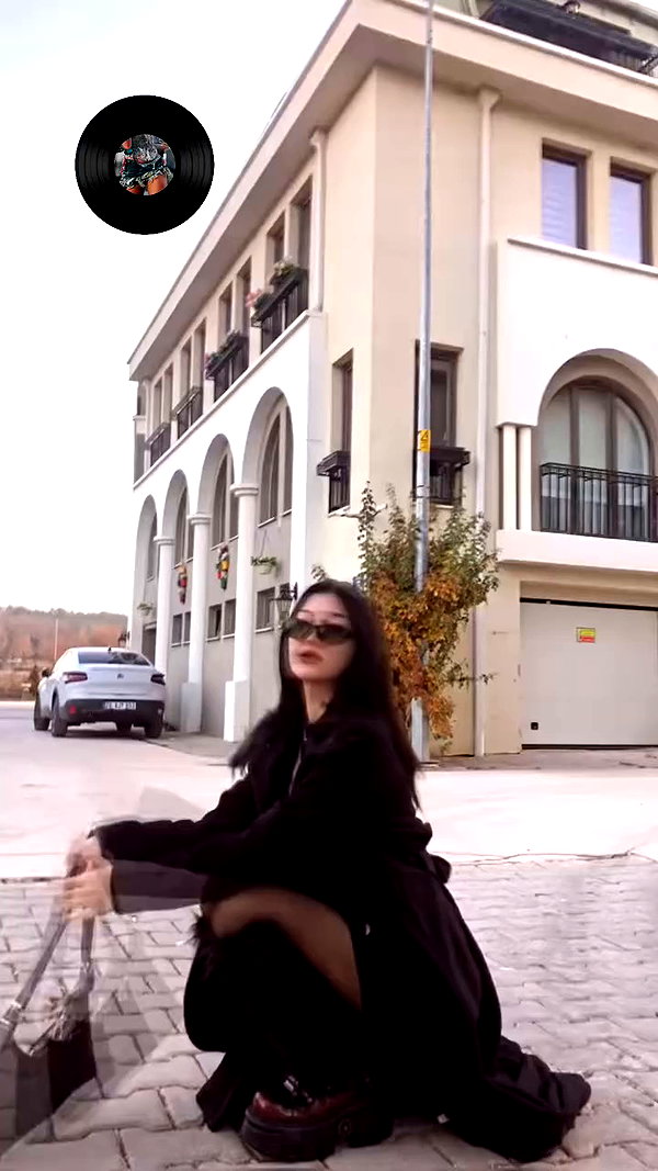 madamist_ archive video preview