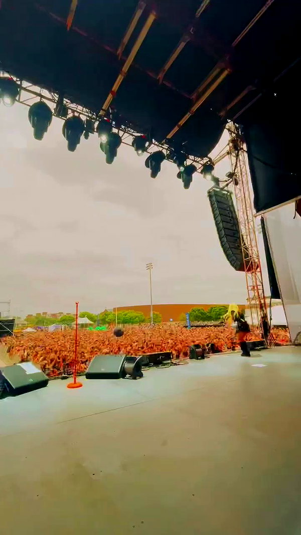 avrillavigne archive video preview