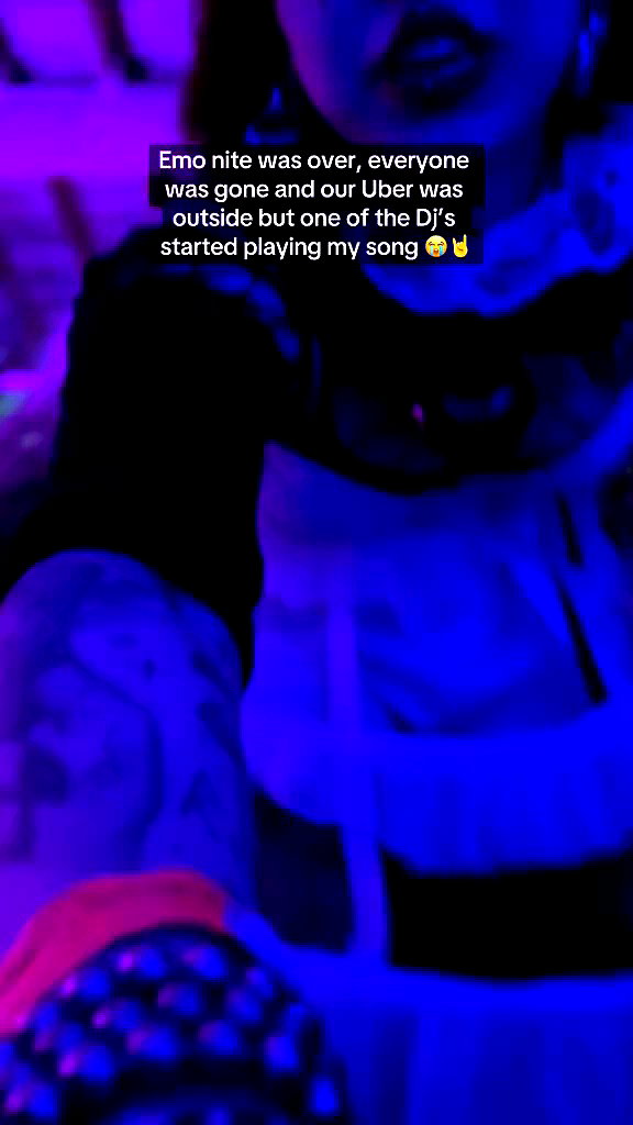 yeahimcaroline archive video preview
