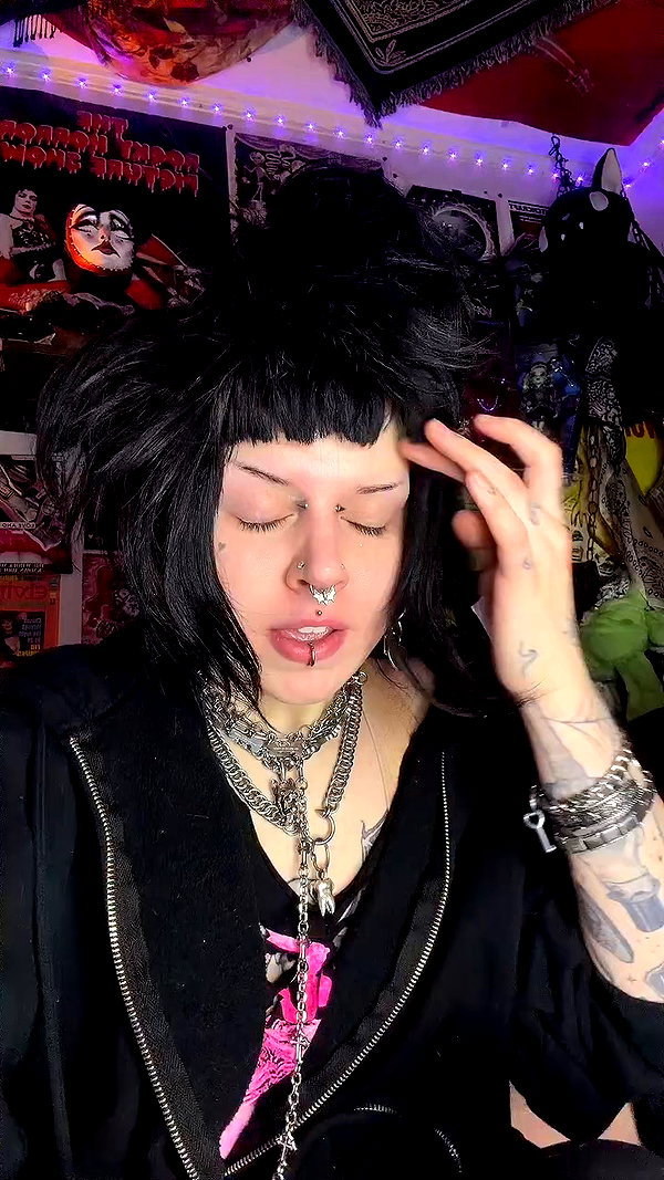 yeahimcaroline archive video preview