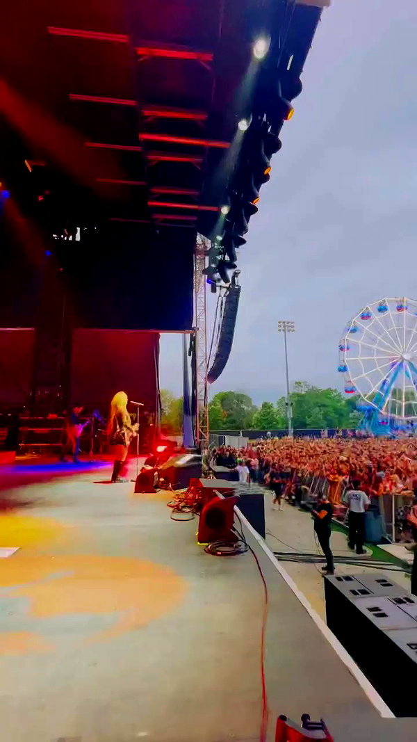 avrillavigne archive video preview