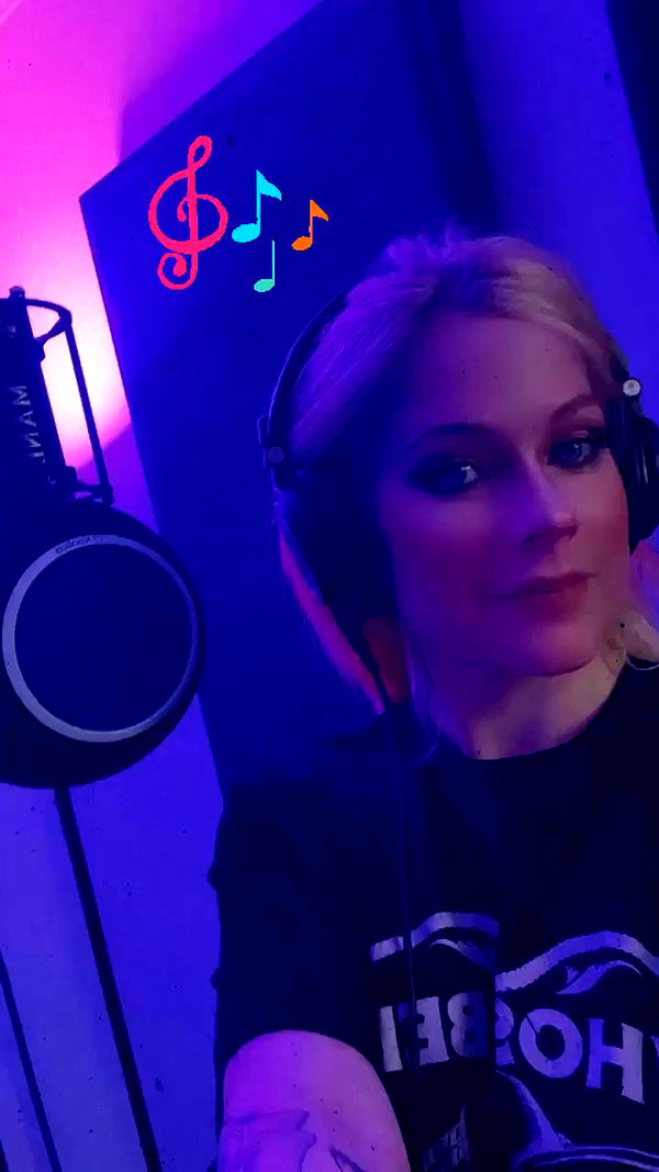 avrillavigne archive video preview