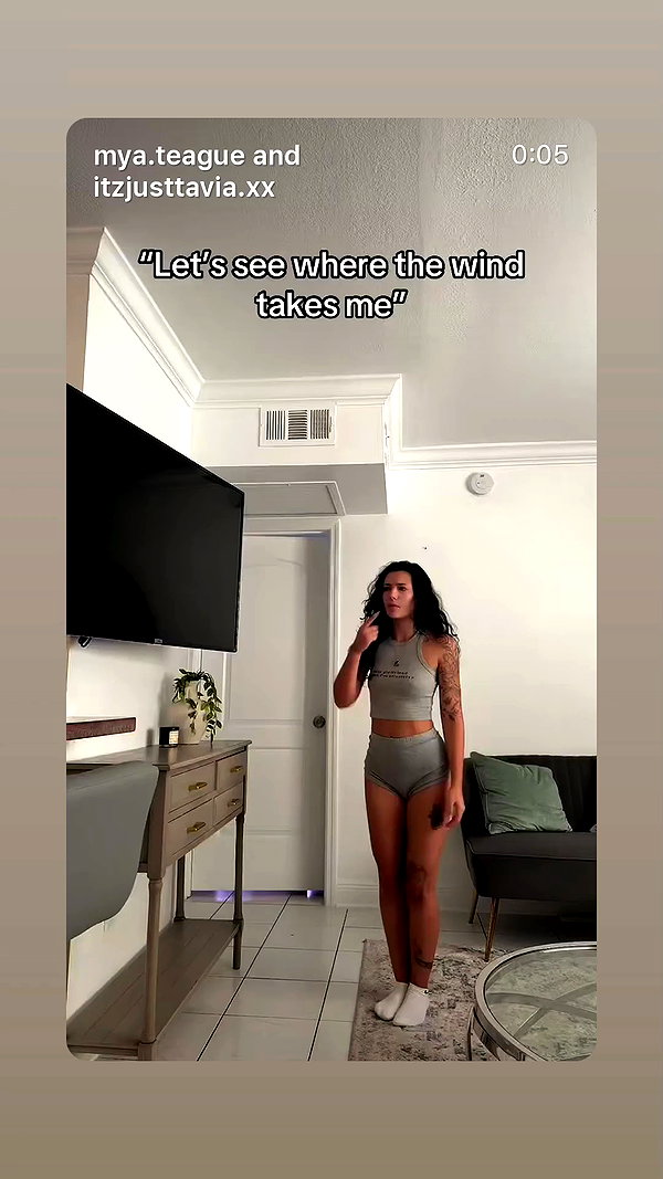 itzjusttavia.xx archive video preview