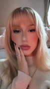 elena_blur Altpins Profile Picture