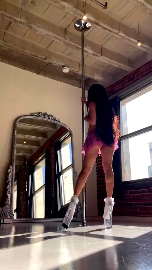 vanessa.julienne archive video preview