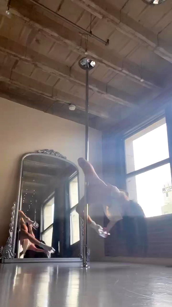 vanessa.julienne archive video preview