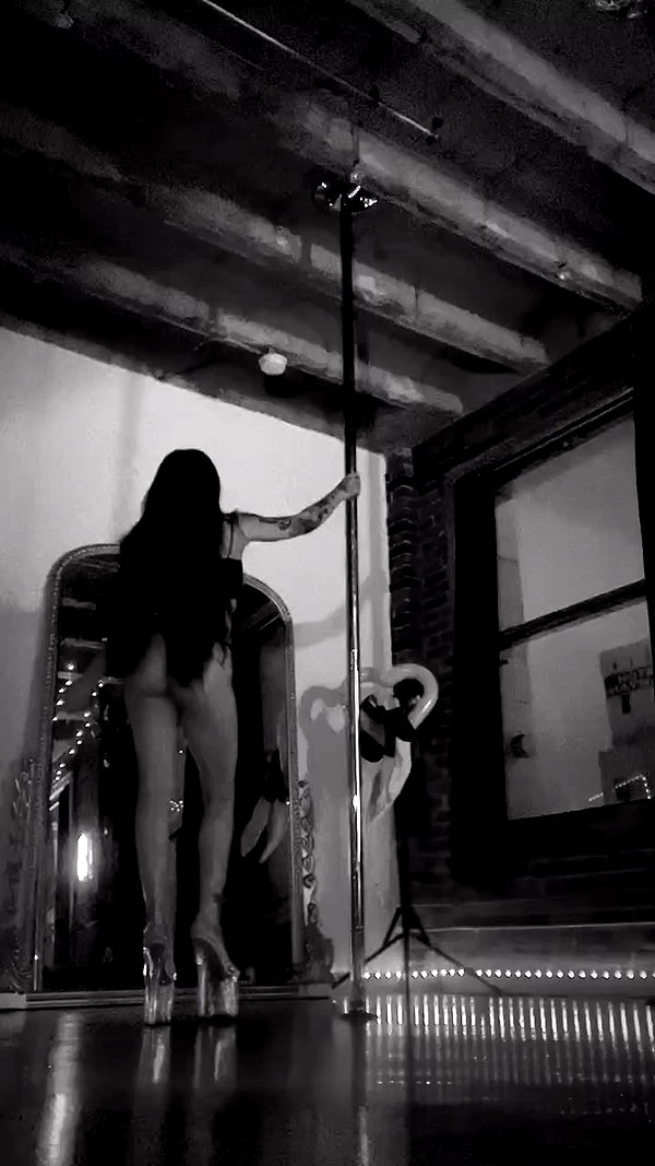 vanessa.julienne archive video preview
