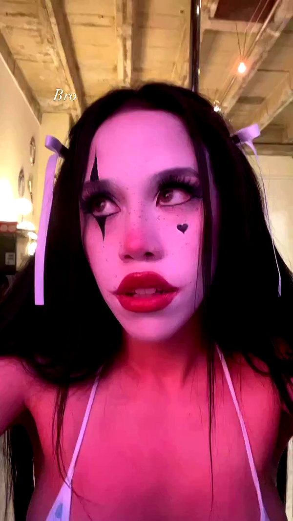 vanessa.julienne archive video preview