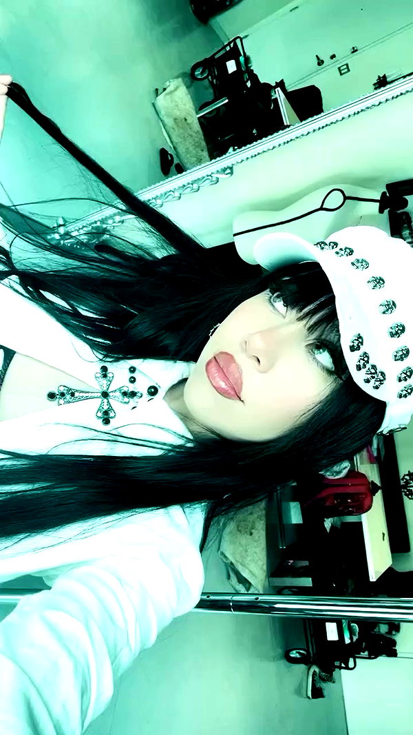 vanessa.julienne archive video preview