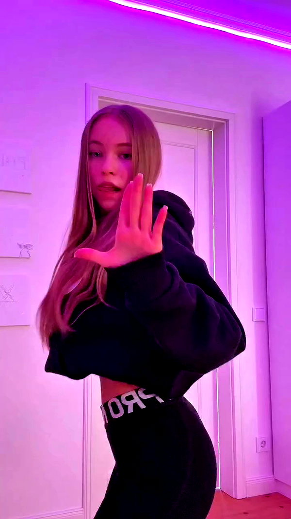 justfranzi.x archive video preview