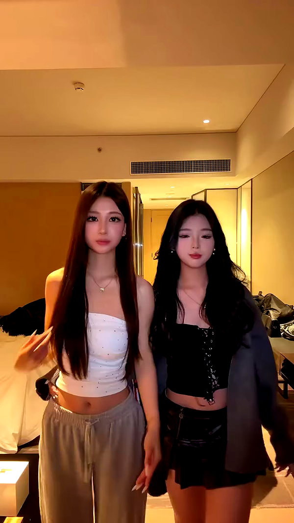 ywwyiiing archive video preview