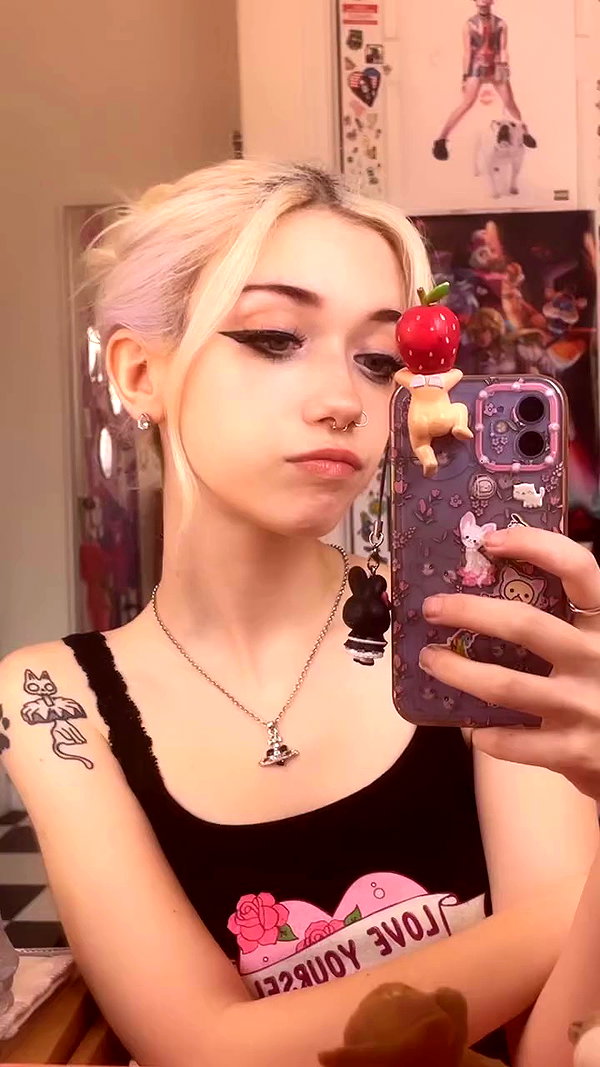 iluvmeww archive video preview