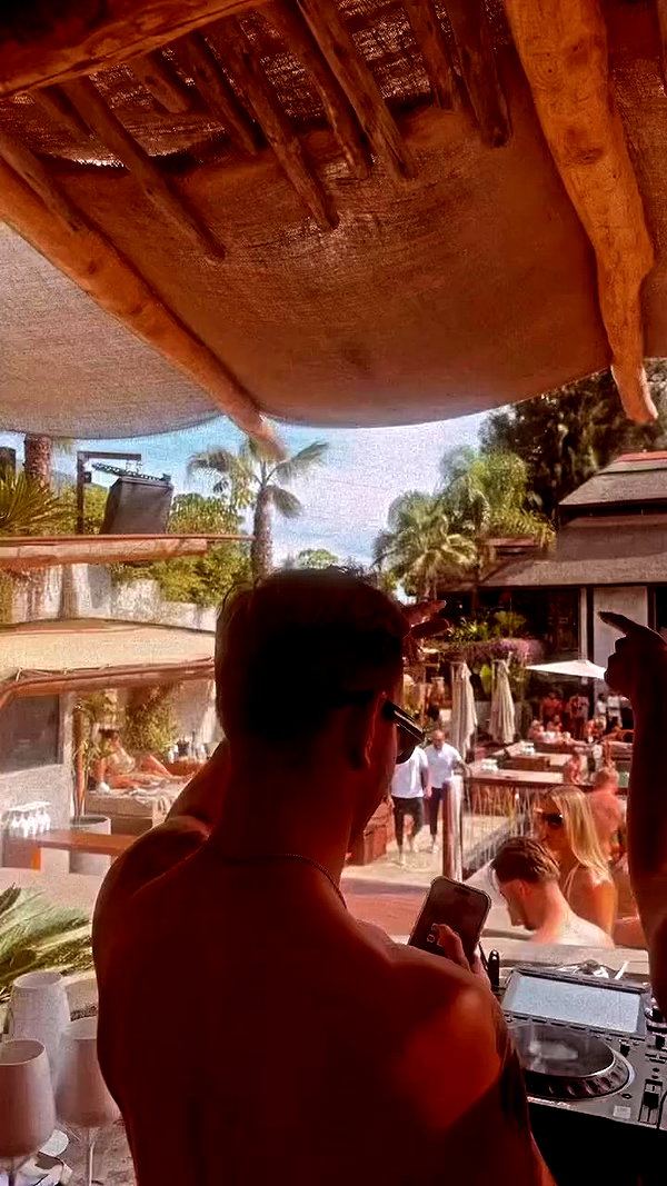ellauk archive video preview