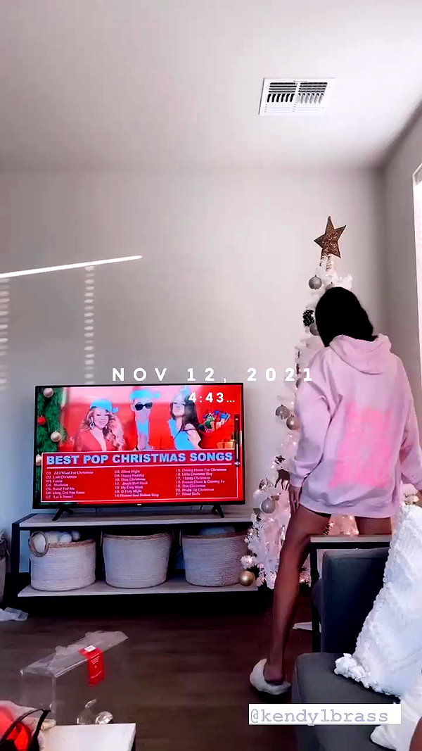 _ashleeevangelinos_ archive video preview