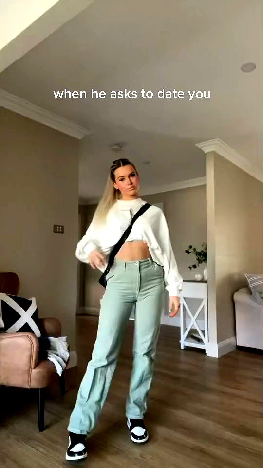 ericarenaexo archive video preview