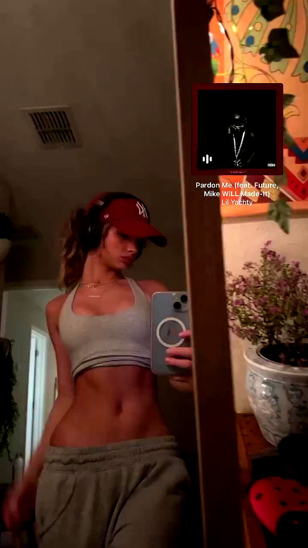julianabradyy archive video preview