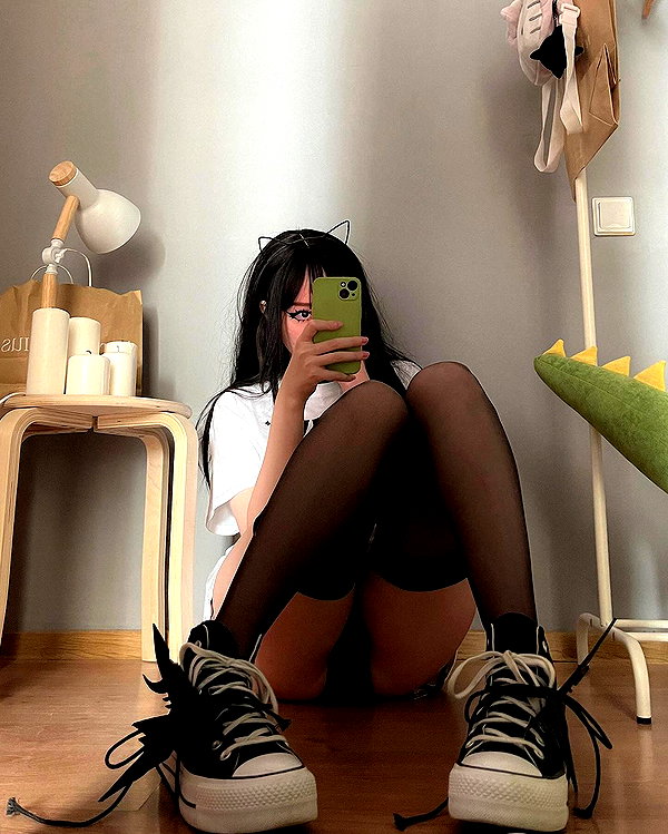 cyberkitty_____ instagram image archive image