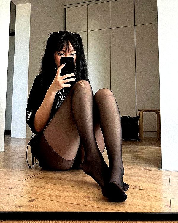 cyberkitty_____ instagram image archive image
