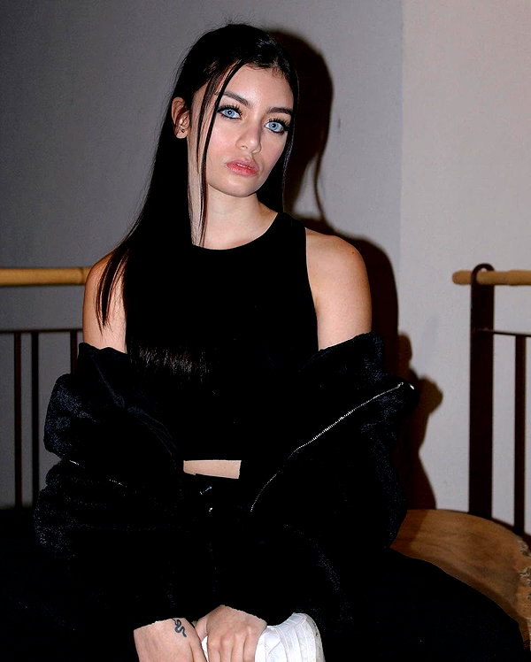 dianavgalvis instagram image archive image