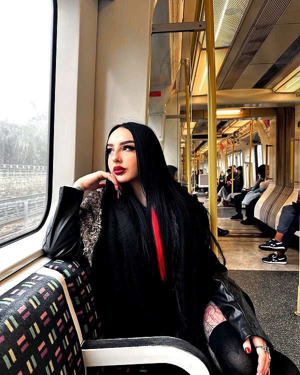 karin_orhov instagram image archive image