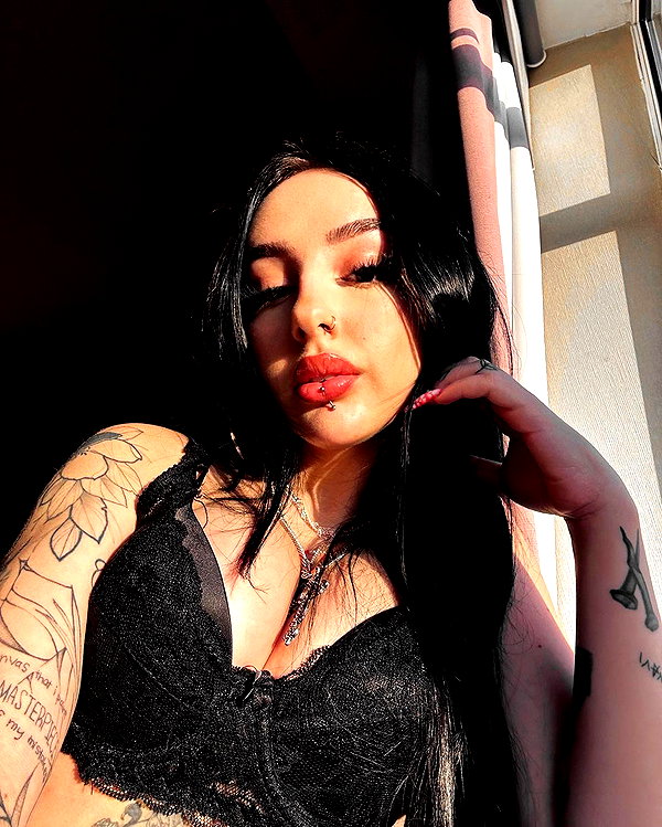karin_orhov instagram image archive image