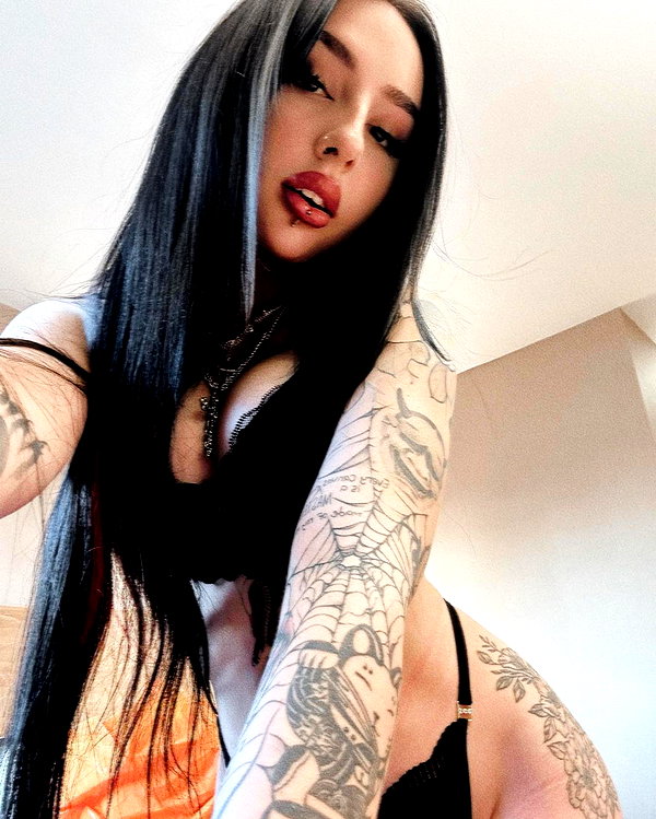 karin_orhov instagram image archive image