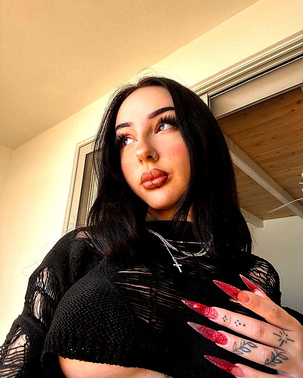 karin_orhov instagram image archive image